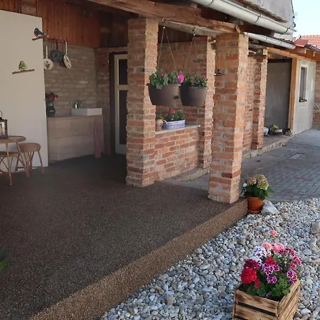 Homestay Apartman Lanzhot *