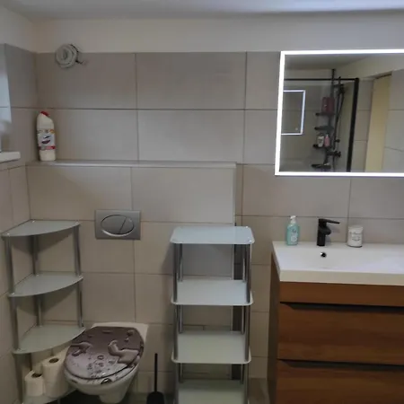 Apartman Lanzhot منزل للإقامة *