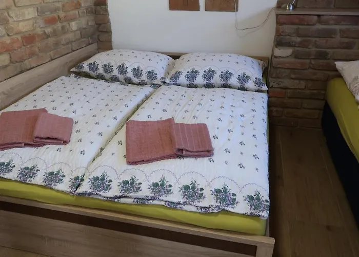 Apartman Lanzhot Проживание в семье *